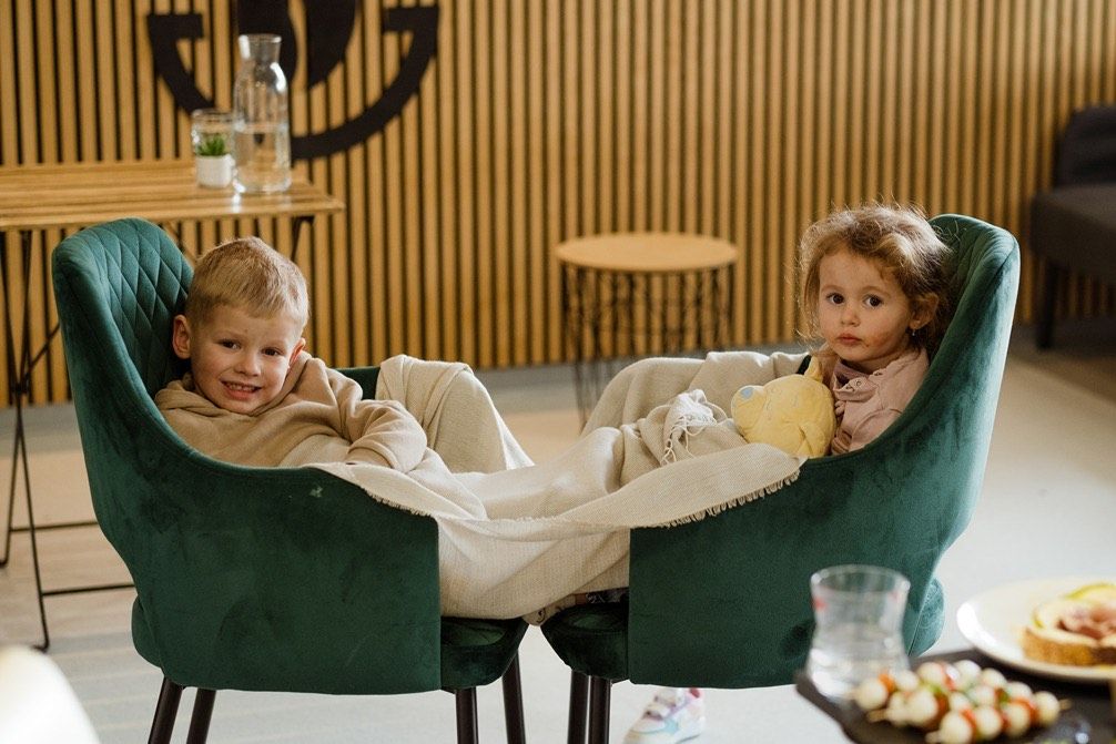 Venkovní hřiště a zahrádka kavárny Kantýna Kafe v Brně